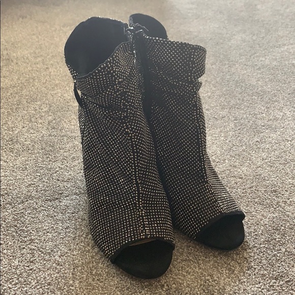 Heels - Picture 4 of 7